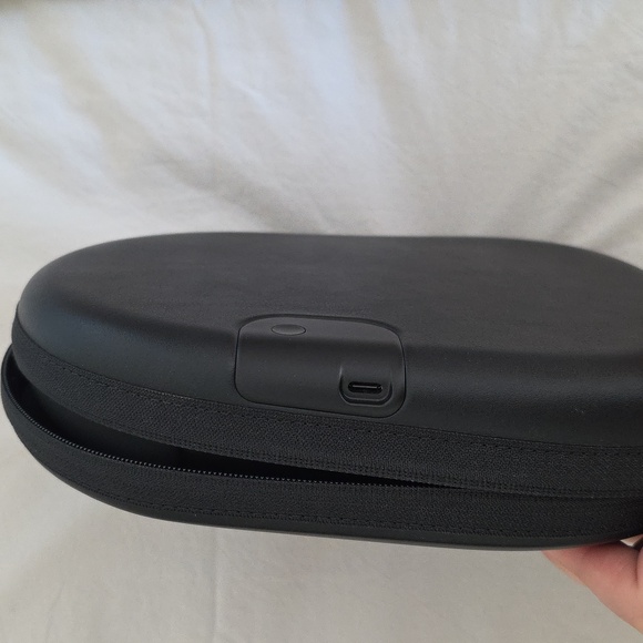 Bose 700 Black Over-Ear Noise Cancelling Headphones with Case - Picture 8 of 8